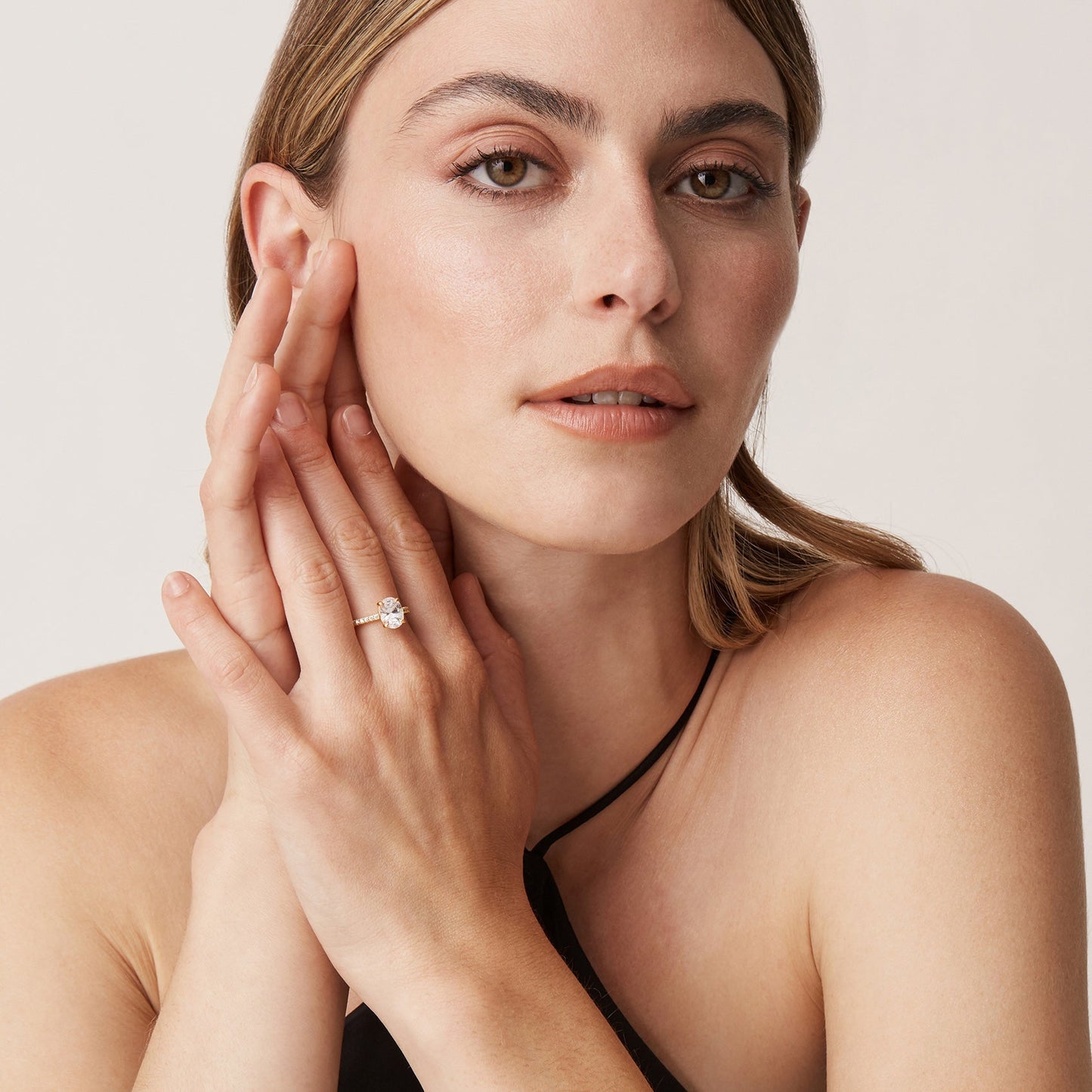 Azira Oval Ring